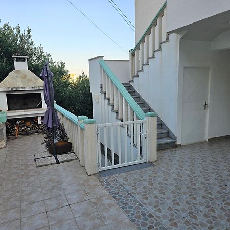 אומיס Apartments Zemunik מראה חיצוני תמונה